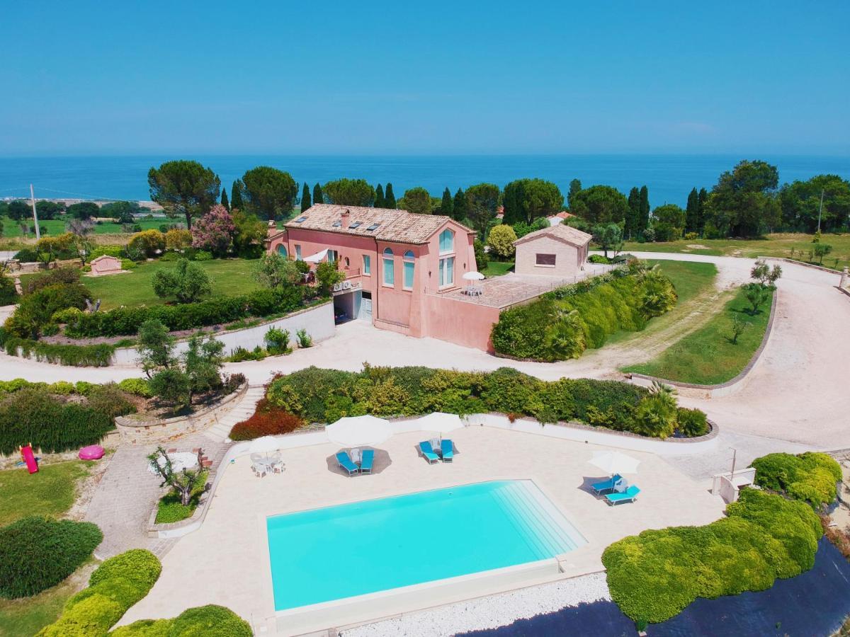 Nontiscordardime B&B Villa Agriturismo チヴィタノーヴァ・マルケ エクステリア 写真