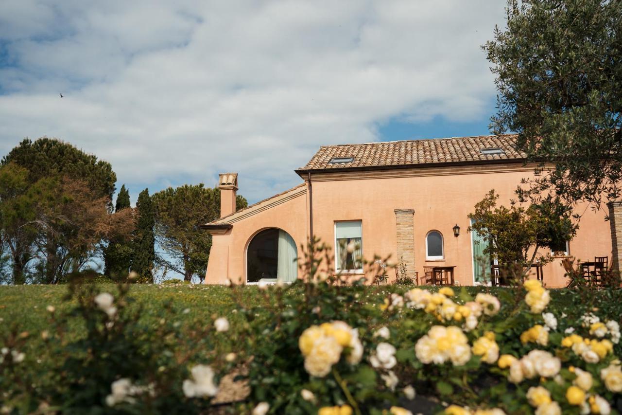Nontiscordardime B&B Villa Agriturismo チヴィタノーヴァ・マルケ エクステリア 写真