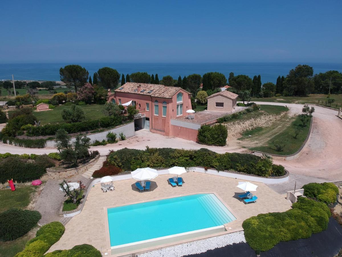 Nontiscordardime B&B Villa Agriturismo チヴィタノーヴァ・マルケ エクステリア 写真