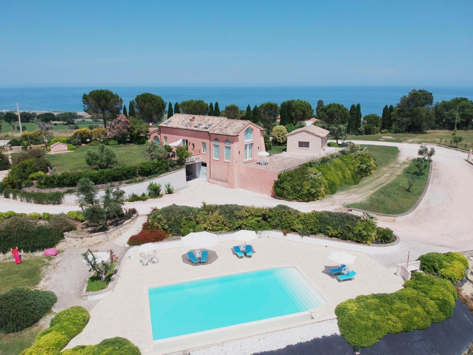 Nontiscordardime B&B Villa Agriturismo チヴィタノーヴァ・マルケ エクステリア 写真